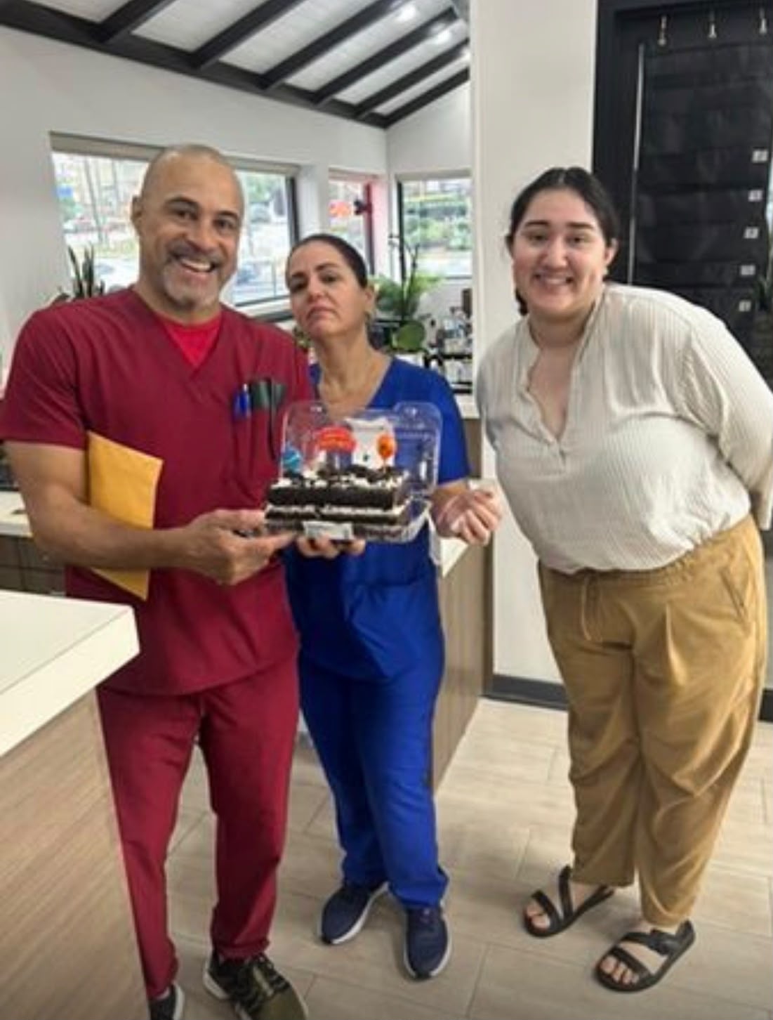 Profesional de la salud realizando un estudio en clínica Pickens